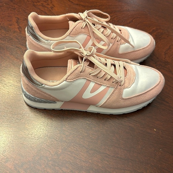TRETORN Womens Suede Loyola Retro
Jogger Sneakers Pink Silver Sz 8.5 Preppy - Picture 3 of 15